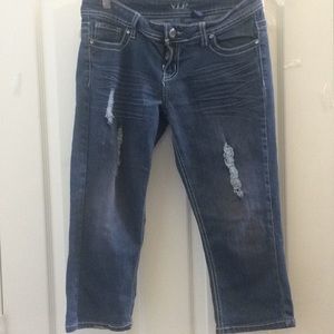 FINAL MARKDOWN Junior distressed vip capris 5/6